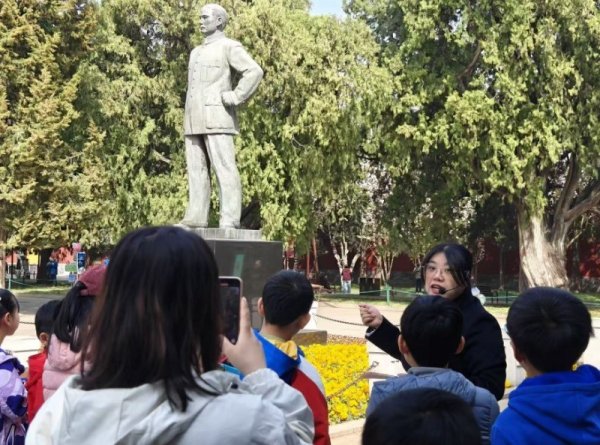 开yun体育网让市民搭客在担心先烈、踏青赏景中-kaiyun体育官方网站全站入口