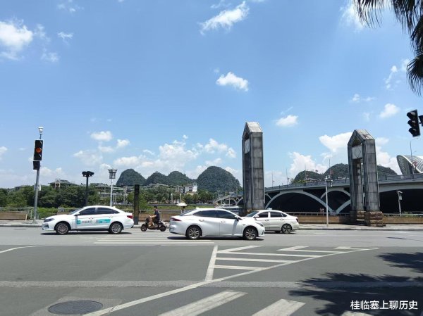 开云体育威记看到已经熙攘的王城片区如今显得格外空旷-kaiyun体育官方网站全站