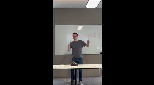 开云体育车身上写着＂全程换电到珠峰＂-kaiyun体育官方网站全站入口 (中国)